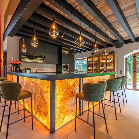 Villa Woodloft, A Unique Place With An Indoor Pool! Sévrier