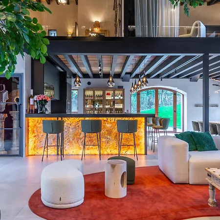 Villa Woodloft, A Unique Place With An Indoor Pool!